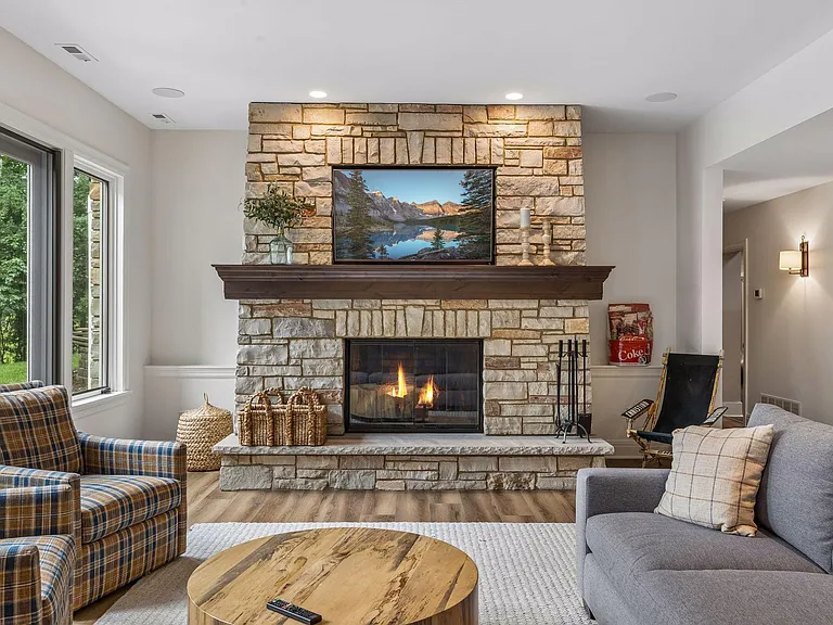 15700 Portico Dr — Photo 54