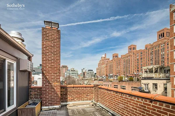 Sold by Sotheby's International Realty | media 21