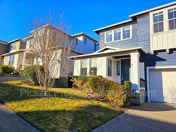 3rd image of 2424 NE Boulderstone Ct