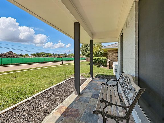 2nd image of 2857 Parkhaven Dr