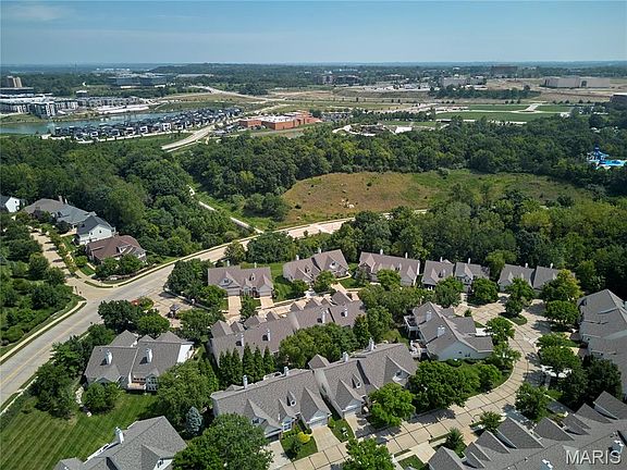 4th image of 675 Stonebrook Ct