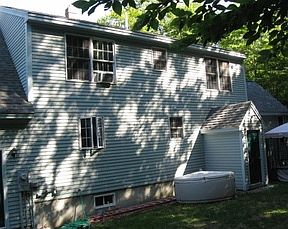 3rd image of 4 Rolling Woods Dr