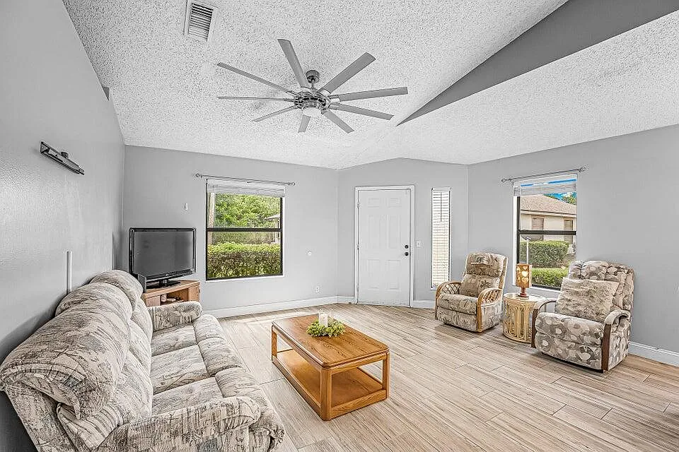 2 bed, 2.0 bath, 1005 sqft, $1,795 — Photo 3