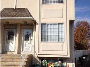 57 Pond St, Staten Island, NY 10309