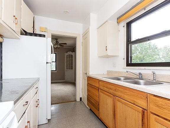 5th image of 12323 S 76th Ave