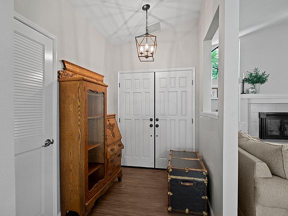 5th image of 1421 E Castleview Drive