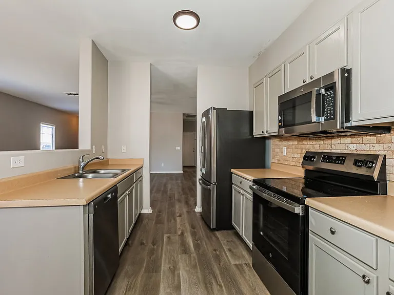 1733 E Silversmith Trl — Photo 8