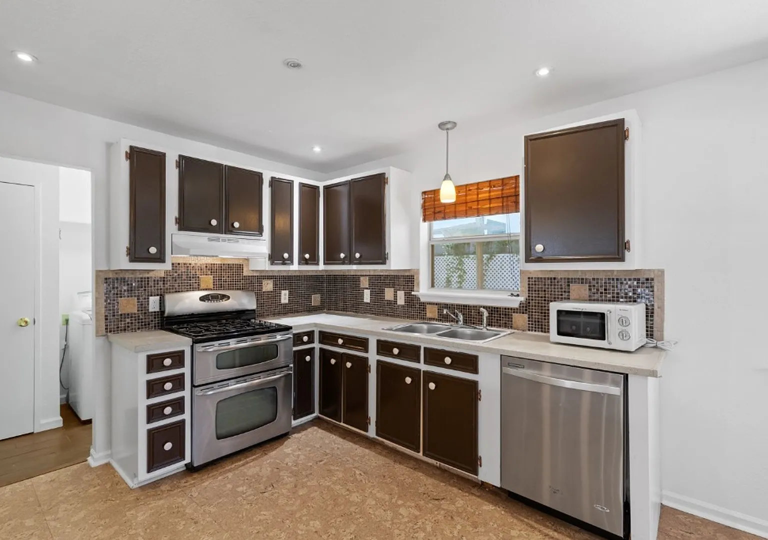 1211 Delano St, Austin, Texas 78721 — Photo 1