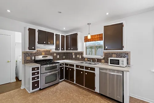 1211 Delano St Photo 1