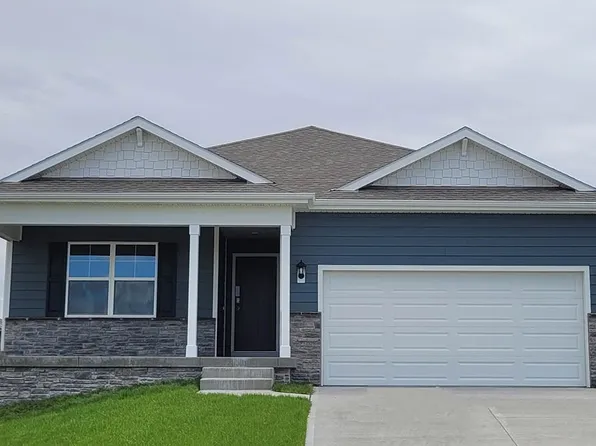 2806 Mary Dr, Hiawatha, IA 52233