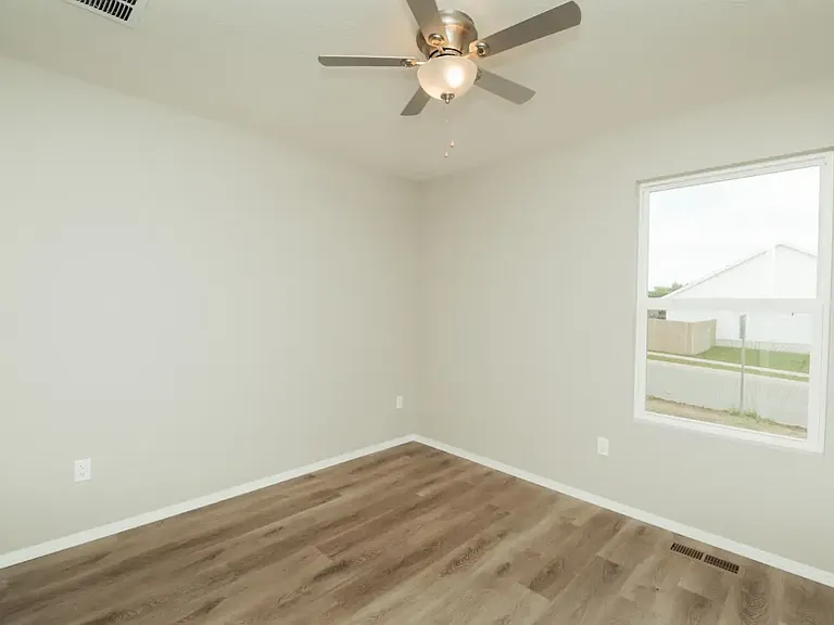 1371 E Macon St — Photo 18