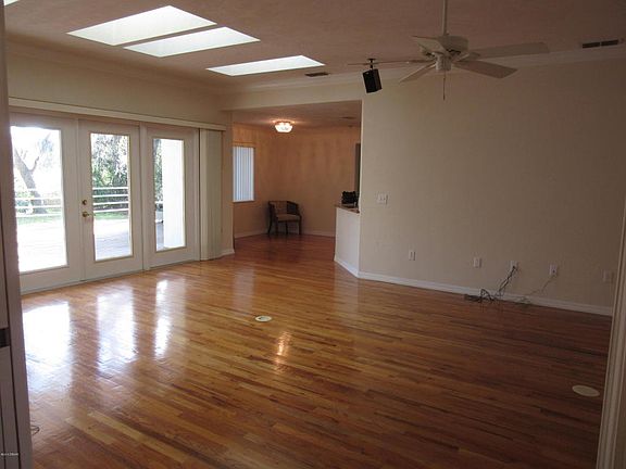 4th image of 425 Tarragona Way
