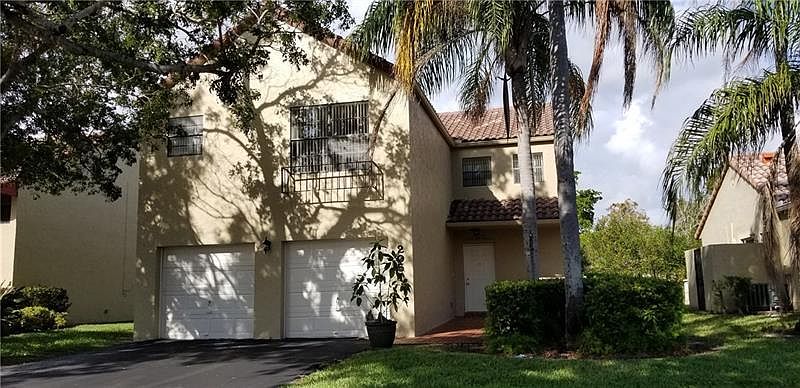 1st image of 2051 Maplewood Dr