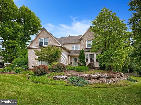 2nd image of 238 Heatherstone Way