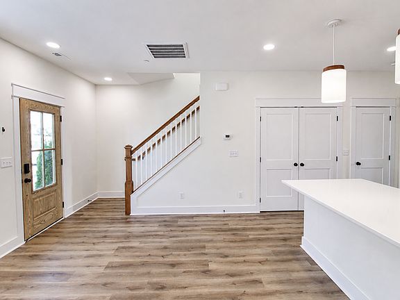4th image of 1334 Belfair St