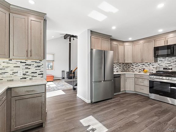 5th image of 33 Nantucket Drive