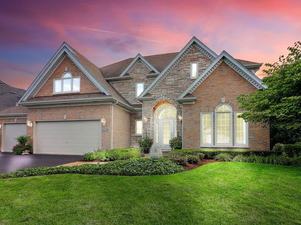 2228 Foxboro Ln, Naperville, IL 60564