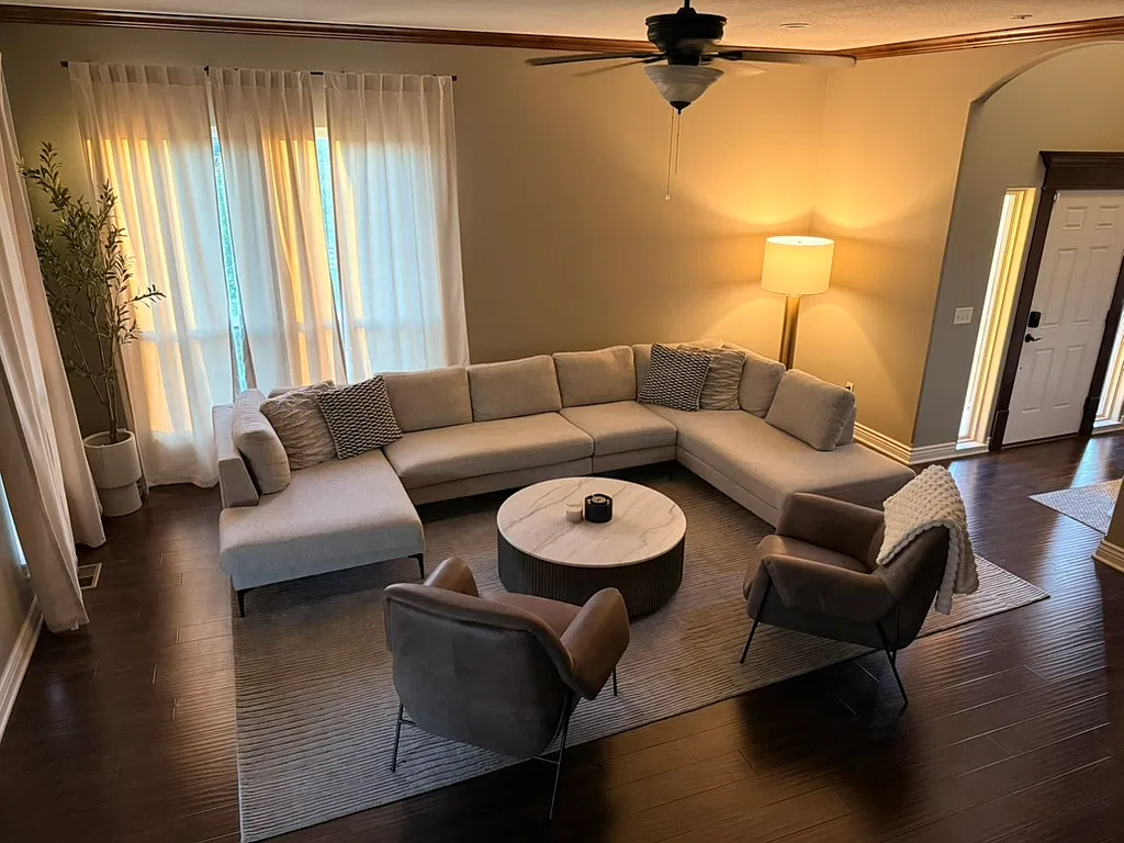 6 bed, 4119 sqft, $7,500 — Photo 3