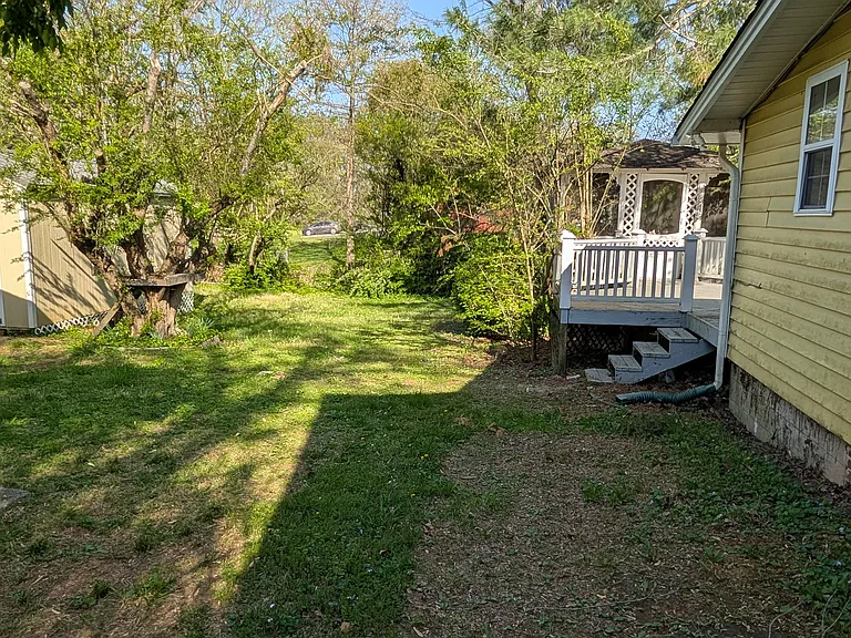 284 Clover Ave — Photo 23