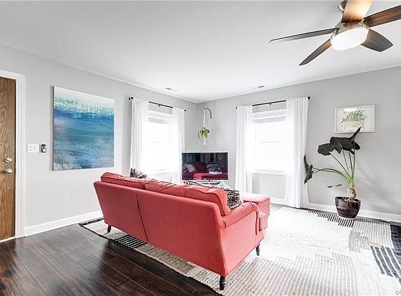4th image of 203 W 31st St