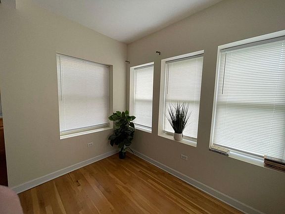 3rd image of 3706 W Ainslie St