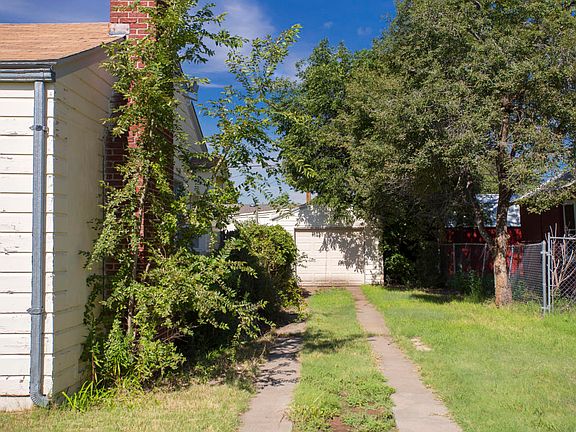 3rd image of 922 Crockett St