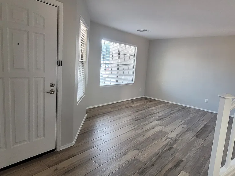 298 E Jasper Ct — Photo 8