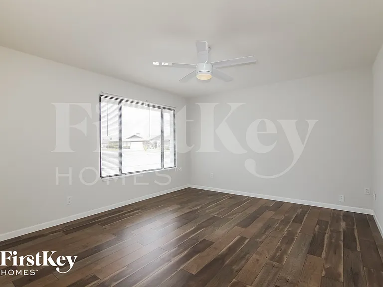 10843 N 45th Ave — Photo 3