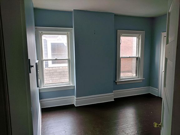 4th image of 432 W 6th Ave #2