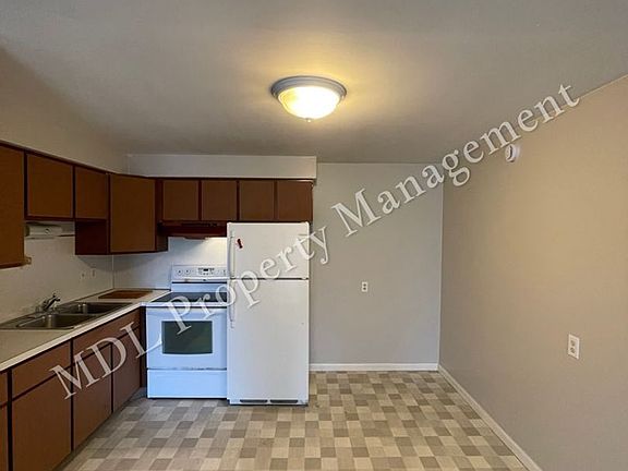 3rd image of 121 N Woodbridge St #2-8