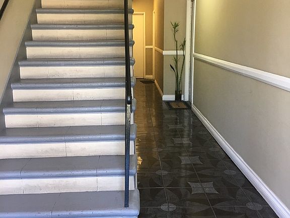 2nd image of 2589 S Sepulveda Blvd APT 8
