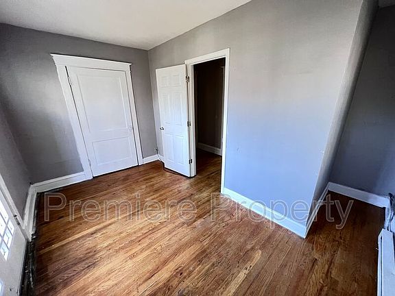 4th image of 3121 Thompson Ave #2W
