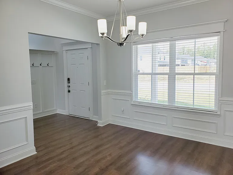 65 Thorp Cir — Photo 3