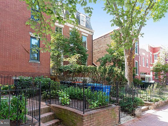 3rd image of 715 G St SE