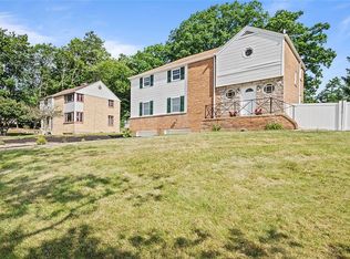 8 Swan Dr, Pittsburgh, PA 15237