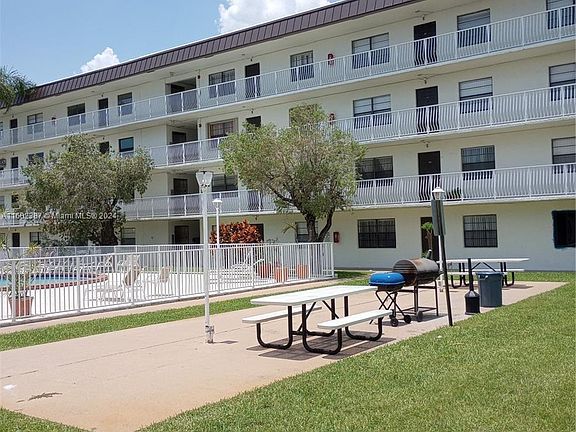 3rd image of 500 NE 2nd St APT 309