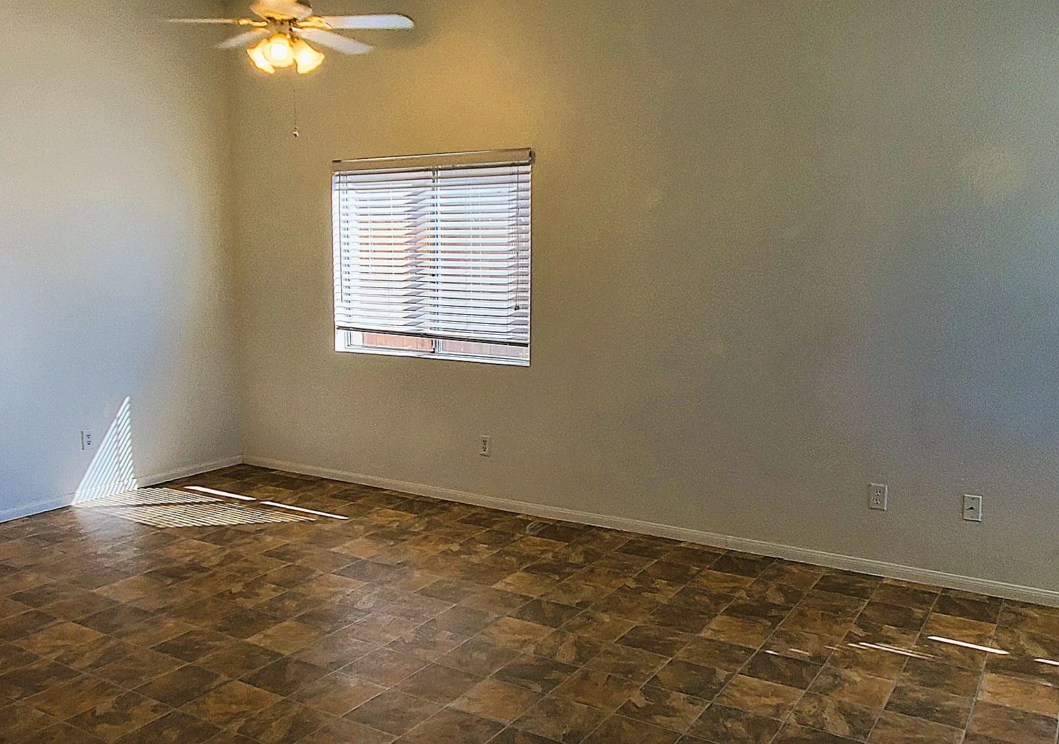 Beautiful 3-Bedroom Home For Rent In Imperial, Ca Clean, Comfortable, And Well-Maintained This Ch... — Photo 4