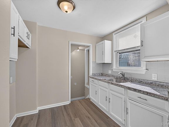2nd image of 5260 University Pl