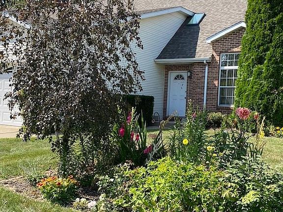 2nd image of 218 Summer Tree Dr
