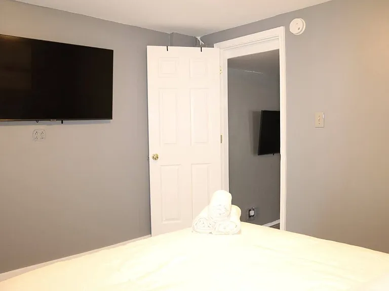 455 Pavonia Ave #1D — Photo 8