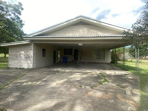4th image of 1109 Forest St