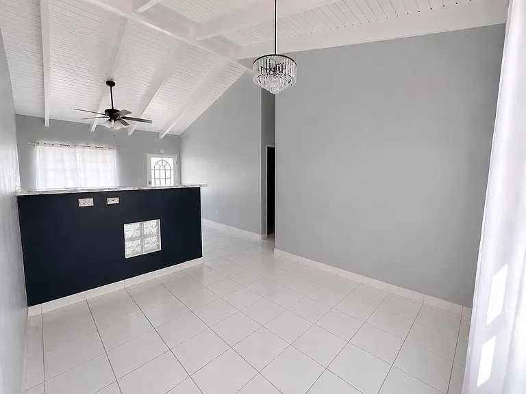 716 Strawberry Hill Est — Photo 3