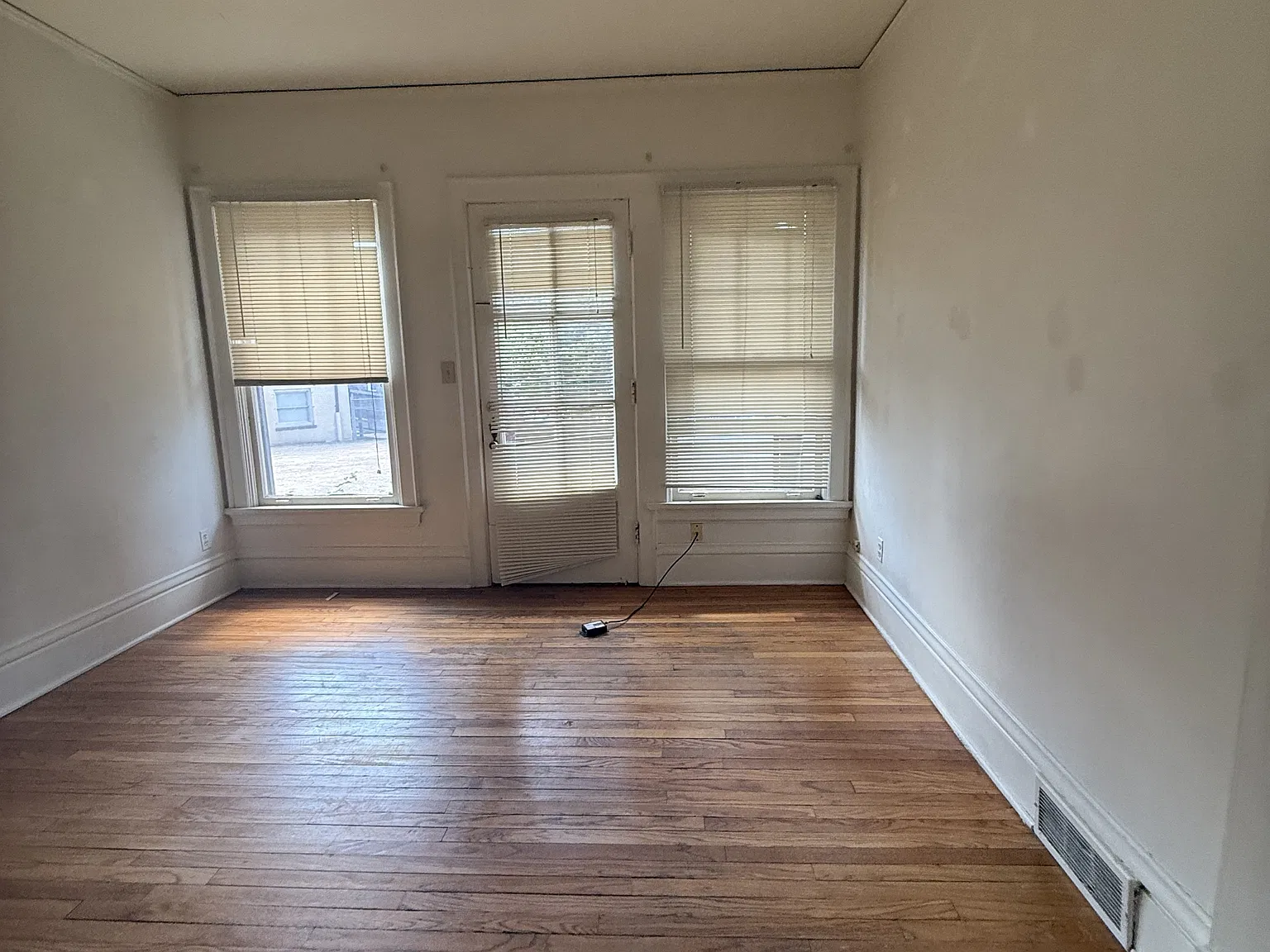 622 Howard Pl — Photo 2
