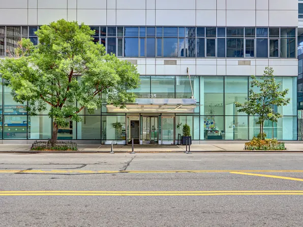 635 West 42nd Street image 3 of 28