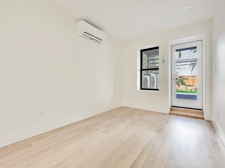 1107 Jefferson Ave #1 — Photo 7
