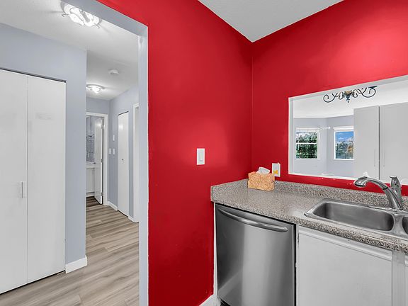 4th image of 918 Roderick Ave #115