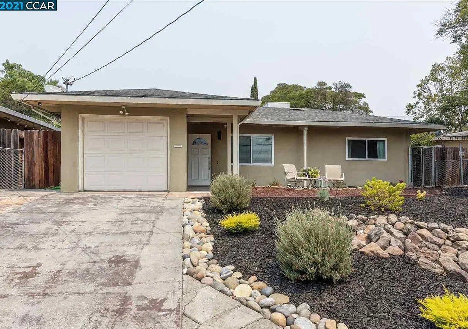 3 Bedroom 2 Bath Single Family Living In The Heart of Concord. — Photo 1