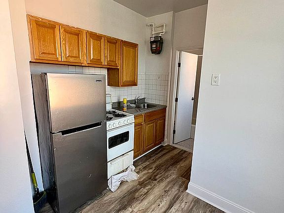 4th image of 3111 32nd St APT 23