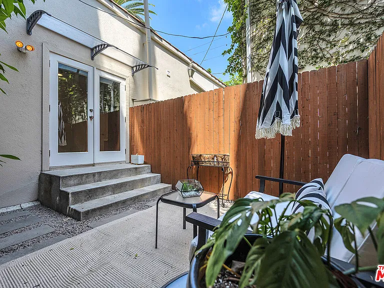 738 Westmount Dr — Photo 18
