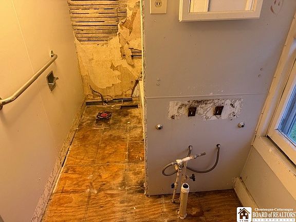 5th image of 2 W Lake St
